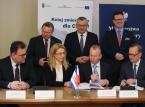 Adamczyk: PKP PLK podpisały umowy na łączność GSM-R za ponad 2 mld zł