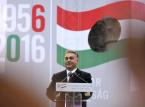 Przeciwnicy Orbana grają role w spektaklu, który reżyseruje sam premier