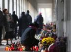 Warszawa: Na Starych Powązkach kwesta na zabytki. Cmentarz odwiedziły tłumy warszawiaków