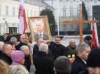 Głębsze spojrzenie na rządy PiS. „Rok dobrej zmiany” Sutowskiego